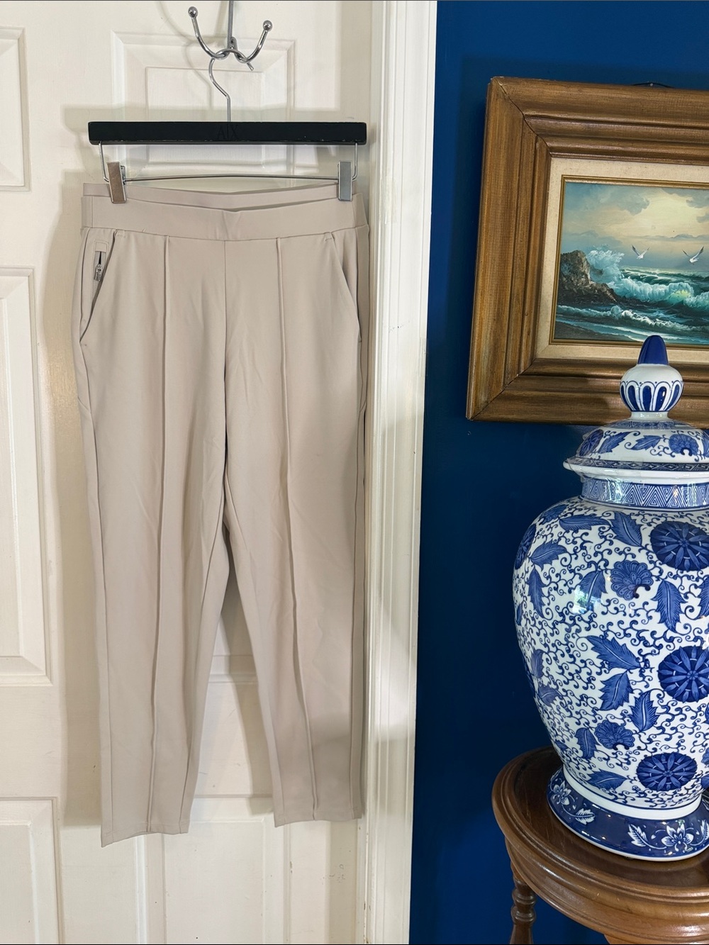 NWOT Women’s Athleta Venice Pintuck Straight Leg Pants in Light Beige Size XS